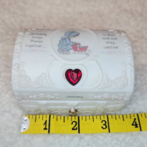 Precious Moments January Birthstone Hope Chest Gift Box - Picture 8 of 12
